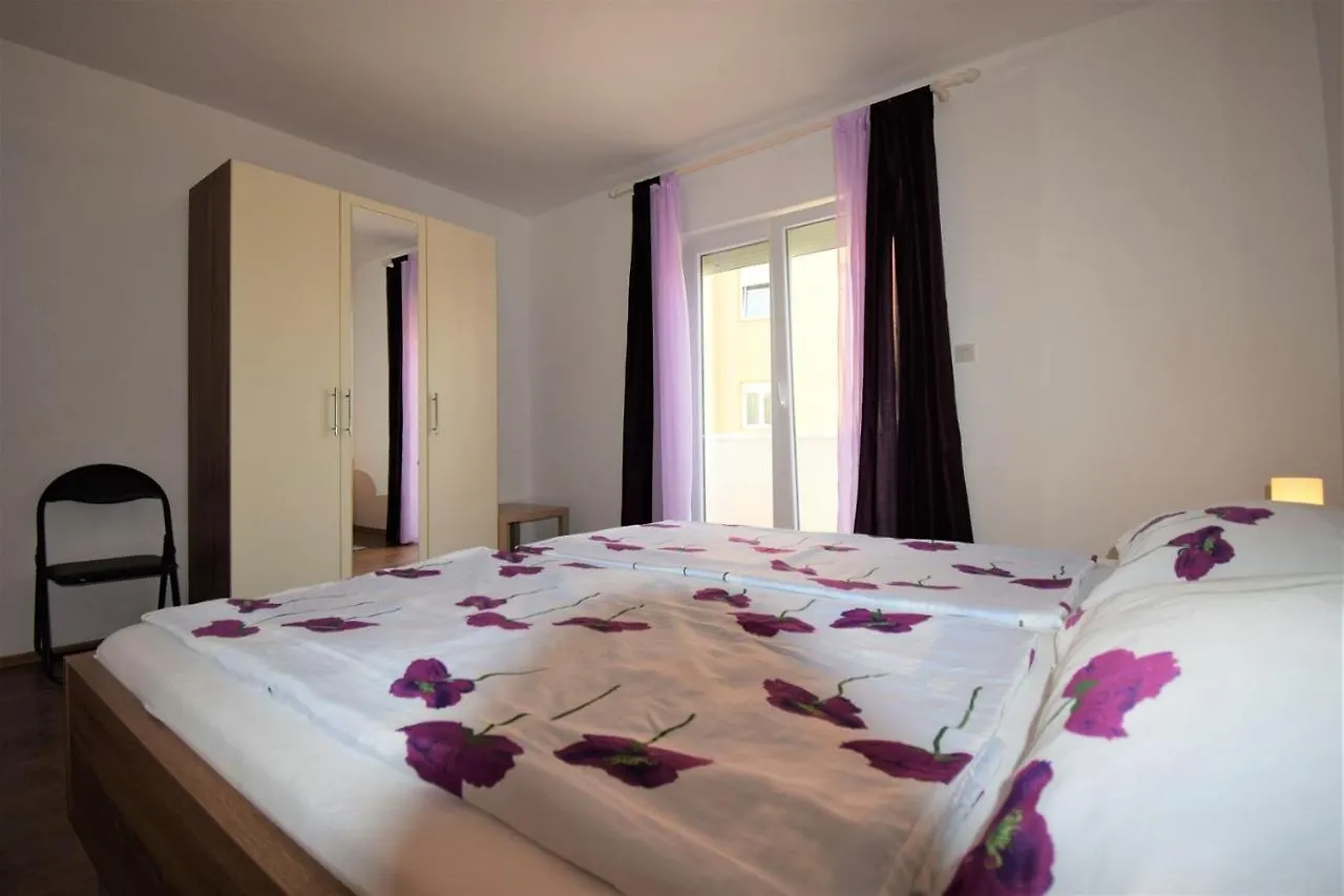 Apartments Mica Lopar 0*,