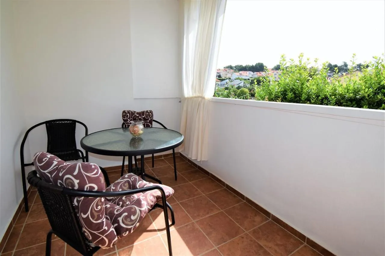 Apartments Mica Lopar