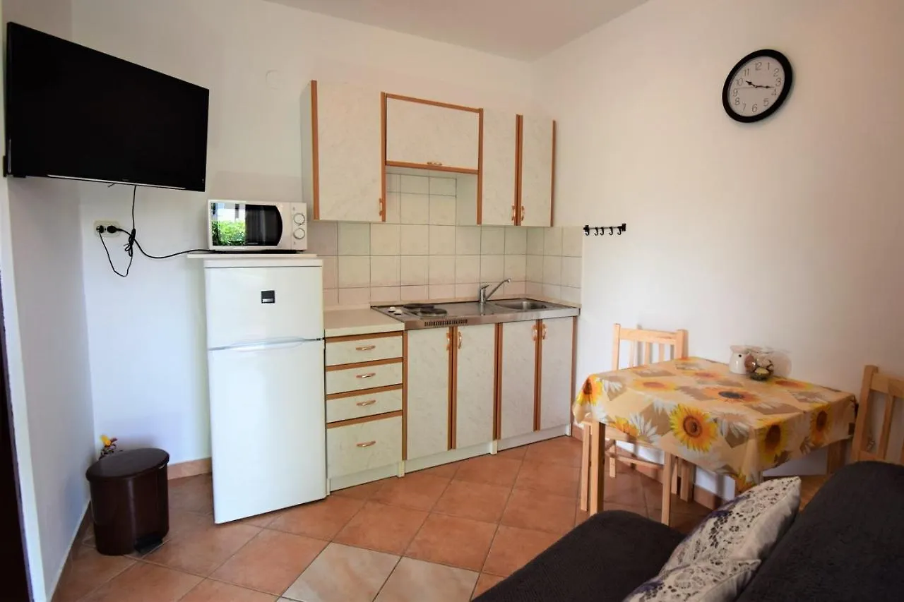 Guest house Apartments Mica Lopar