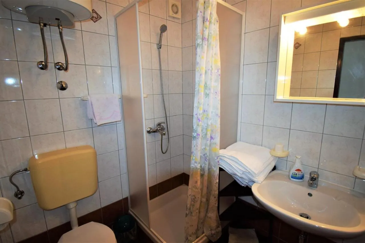 Apartments Mica Lopar Guest house