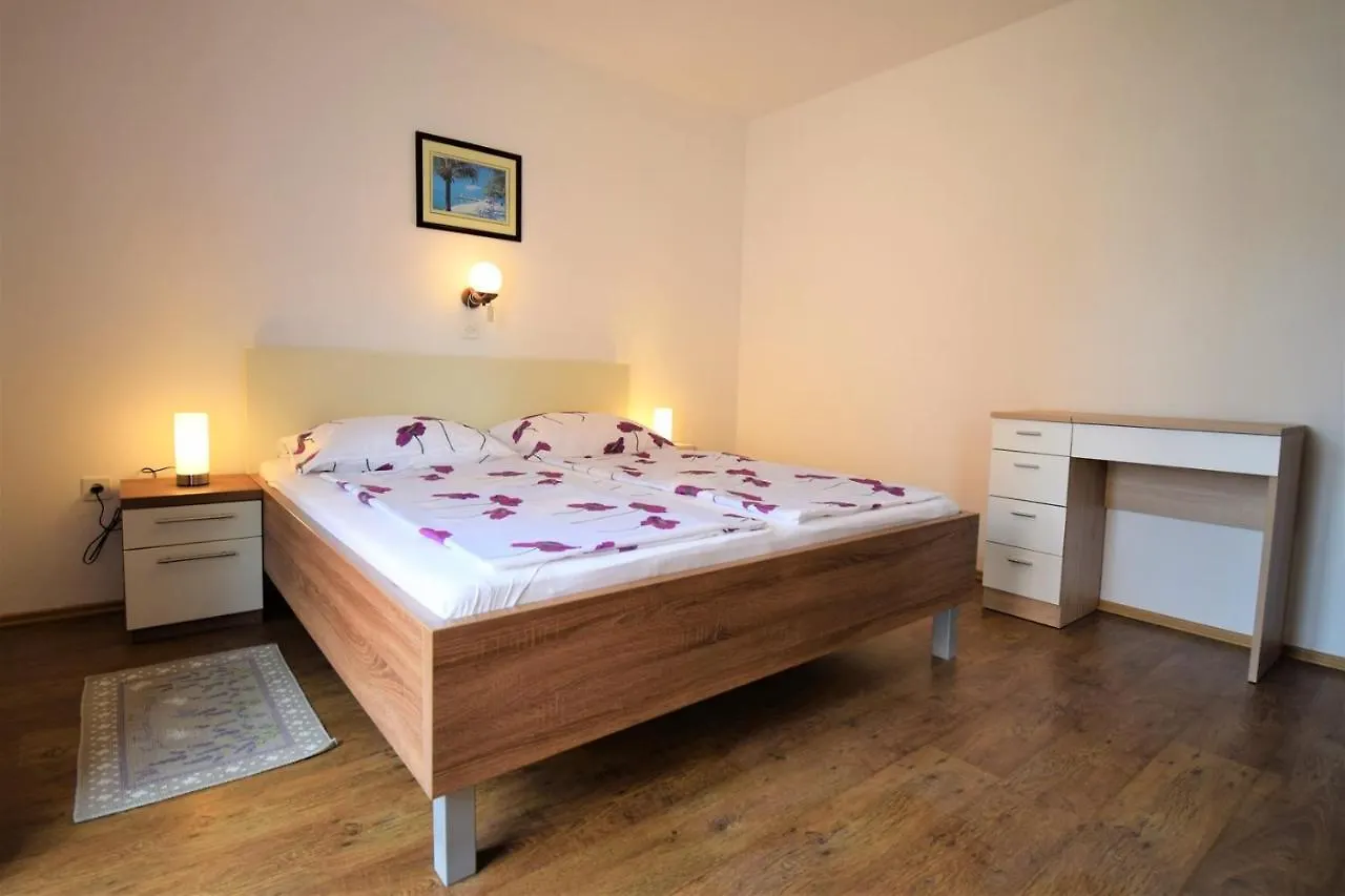Guest house Apartments Mica Lopar