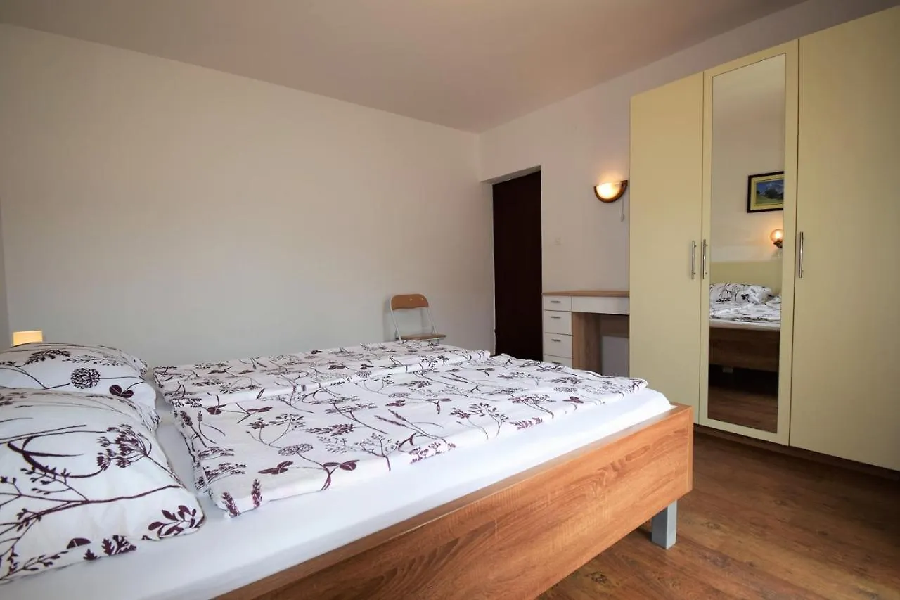 Apartments Mica Lopar Guest house