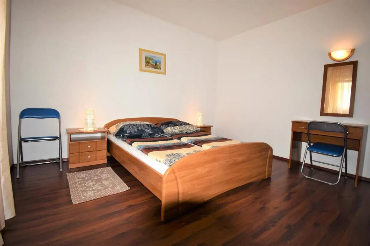 לופאר Apartments Mica